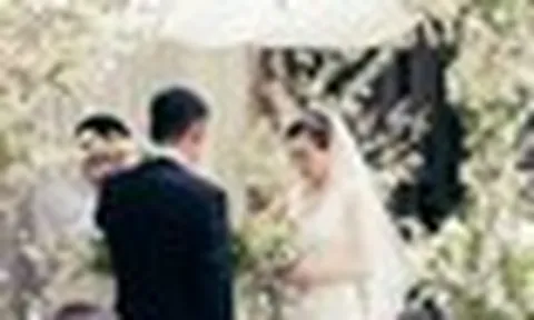 Nữ diễn viên ai cũng biết mặt “dao kéo” hỏng hết mặt, được chàng trai lương 19 tỷ/năm quỳ gối cầu hôn sau 30 ngày hẹn hò