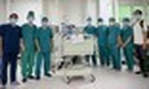 Bé 7 tháng tuổi nguy kịch vì xương lươn găm sâu hai bên phế quản