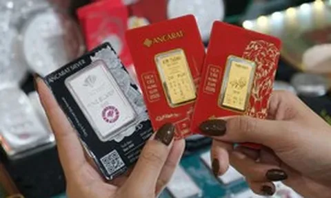 Giá vàng và giá bạc biến động trái chiều