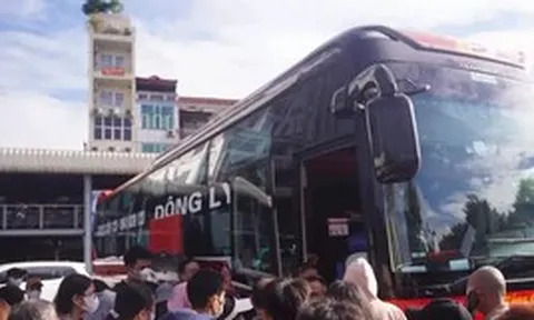 Hàng vạn người rời Thủ đô, bến xe 'kín chỗ' trước lễ 2/9