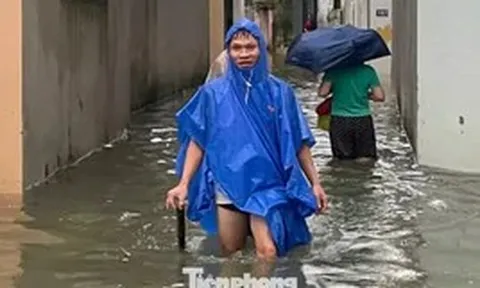 Phó Chủ tịch tỉnh Thanh Hóa chỉ đạo kiểm tra khu phố cứ mưa là ngập