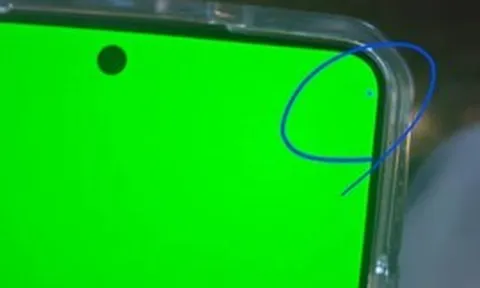 Hết ám đỏ, người dùng Galaxy S26 Ultra lại thấy có "chấm lạ" trên màn hình, Samsung chưa có thông báo chính thức