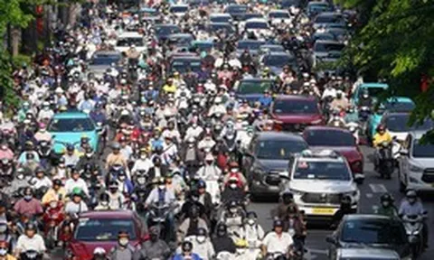 Hà Nội và TP.HCM trở lại làm việc sau 5 ngày nghỉ lễ: Đường phố ken đặc, xe cộ nhích từng mét