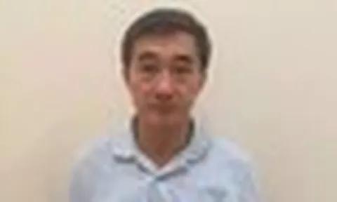 Khởi tố, bắt tạm giam Thứ trưởng Bộ Y tế Trần Văn Thuấn về tội “Nhận hối lộ”