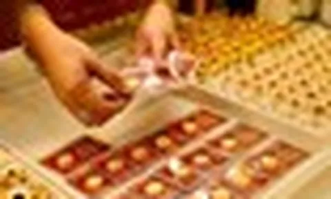 Tối 4/9, giá vàng lao dốc mạnh sau khi số liệu quan trọng tại Mỹ được công bố