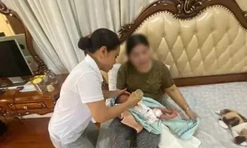 Một phụ nữ che kín mặt bỏ lại bé trai còn cuống rốn trước cửa nhà ở TPHCM