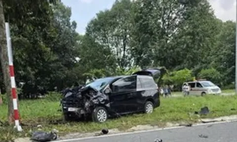 Ô tô tông xe máy văng hàng chục mét, hai mẹ con tử vong ở TPHCM
