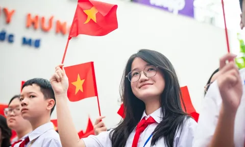 Học sinh Hà Nội rạng rỡ đón chào năm học mới