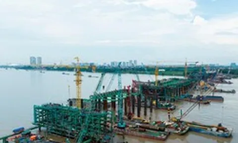 Cầu vượt sông Hồng: Chạy đua với thời gian