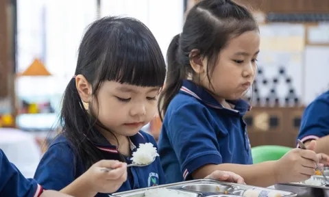 Thủ tướng: Không chọn nhà cung cấp suất ăn bán trú vì giá rẻ