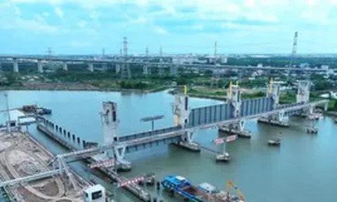 Chạy đua hoàn thiện dự án ngăn triều 10.000 tỷ đồng