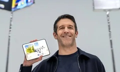 Tại sao CEO John Ternus là người giới thiệu iPhone Duo? Bằng sáng chế 15 năm trước hé lộ nguyên nhân