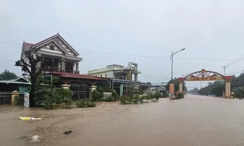 Trường học Quảng Trị cho học sinh nghỉ học khi mưa lũ nguy hiểm