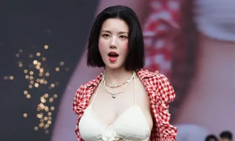 'Nữ thần gợi cảm' Kwon Eun Bi hủy sự kiện sau tai nạn xe