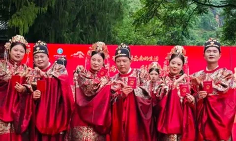 Quá mệt mỏi vì cỗ bàn, dân làng đặt hạn mức tiền mừng tối đa 370 nghìn đồng