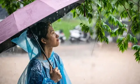 Trường ở Hà Nội thông báo phụ huynh đón con sớm vì mưa ngập