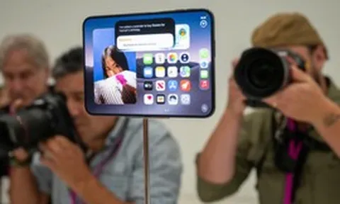 iPhone gập đang tạo ra một thị trường phụ kiện hoàn toàn mới