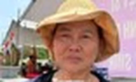 Con gái liệt sĩ bật khóc: 'Sau 56 năm, con không còn tìm cha trong vô vọng nữa'