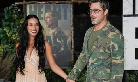 Brad Pitt nắm tay bạn gái kém 27 tuổi không rời giữa lúc gặp chuyện buồn