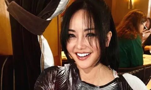 Diva Hồng Nhung trẻ không ngờ ở tuổi 56, con trai Vân Dung tình cảm bên bạn diễn