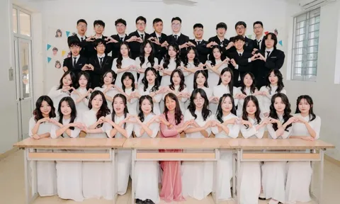 Lớp học có thủ khoa D01 toàn quốc, 30 em IELTS từ 8.0