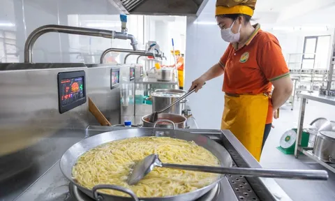 Hà Nội lập 4 đoàn kiểm tra đột xuất bữa ăn bán trú