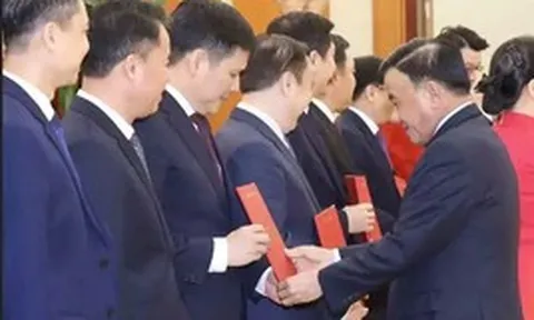 Thông tin về 6 Ủy viên Trung ương, Ủy viên dự khuyết Trung ương Đảng vừa nhận nhiệm vụ mới