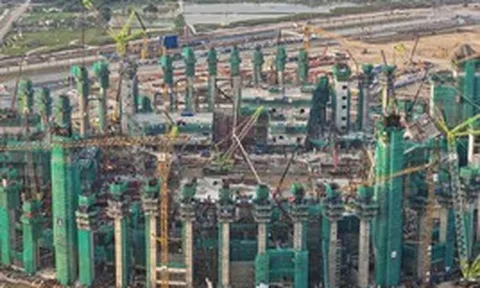 Loạt siêu trụ khổng lồ tại công trường sân vận động 135.000 chỗ ở Hà Nội
