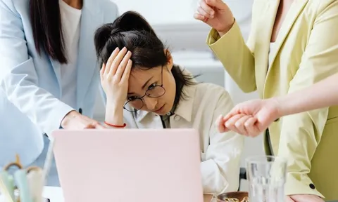 Đặt ranh giới để giáo viên không phải trả lời tin nhắn phụ huynh 24/7