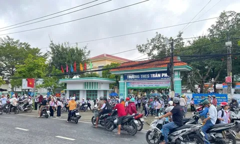 Xác minh vụ học sinh lớp 8 bị đánh hội đồng trước cổng trường