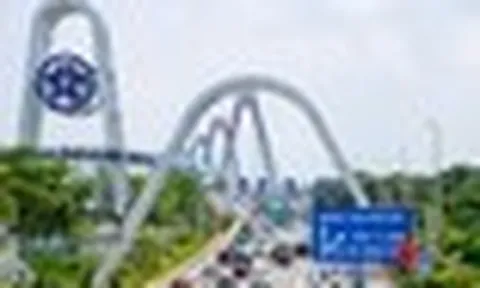 Biển báo khoảng cách trên cầu Nhật Tân để nhắc nhở chứ không phải để phạt tài xế