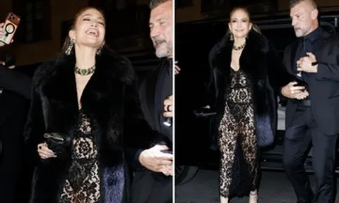Ca sĩ '4 đời chồng' Jennifer Lopez váy ren xuyên thấu khoe dáng bốc lửa ở tuổi U60