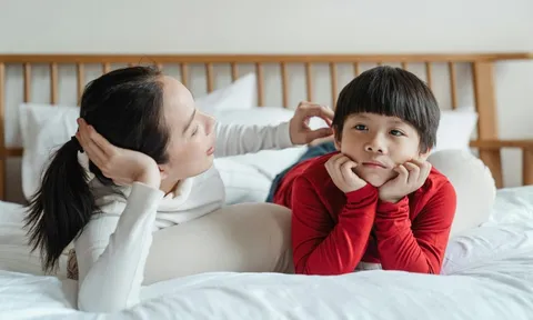 'Cha mẹ trực thăng' và sự tê liệt năng lực tự lập