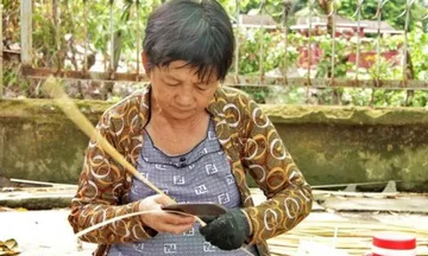 Theo nghề đan giỏ trạc từ năm 14 tuổi, U60 TPHCM đau đáu tìm người kế nghiệp