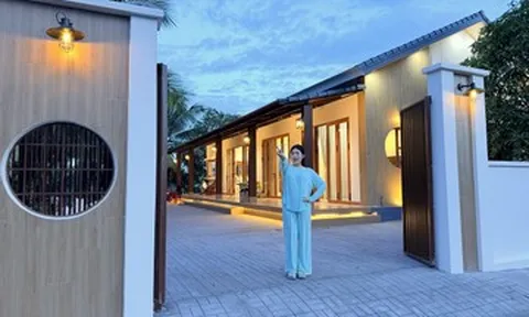 3 chị em ở Đồng Tháp cải tạo nhà 70 năm tuổi tặng bố mẹ, lắp hơn 200 bóng đèn