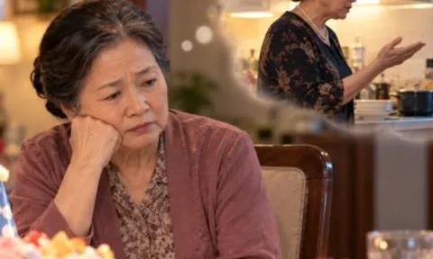 Chăm bẵm cháu ngoại từ khi lọt lòng, tôi rơi nước mắt trước câu nói của thông gia trong ngày sinh nhật cháu