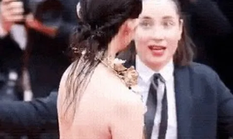 Mỹ nhân showbiz cầu cứu vì bị kẻ trộm cuỗm mất đồ giữa ban ngày ban mặt khi đang ở Pháp