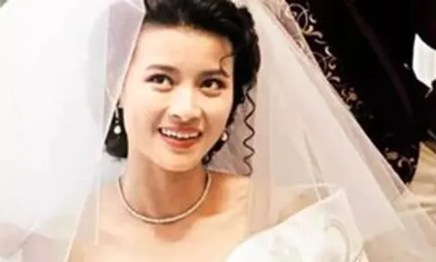 Hoa hậu làm mẹ đơn thân suốt 20 năm bất ngờ có tin vui