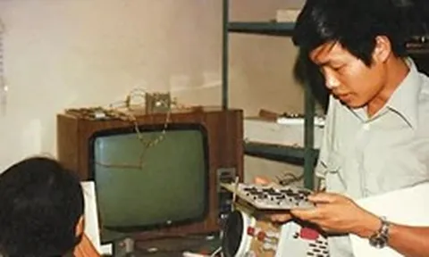 Hành trình người Việt Nam chế tạo chiếc máy vi tính thứ ba trên thế giới, là chiếc đầu tiên tại châu Á