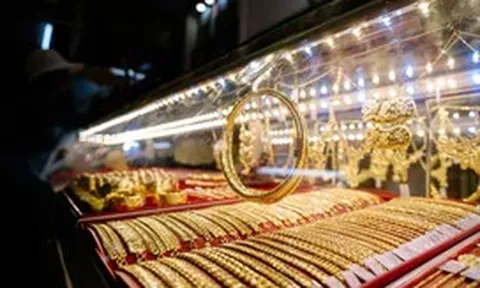 Giá vàng hôm nay 5-10: Vàng thế giới tăng nhẹ, vẫn loay hoay dưới 4.200 USD