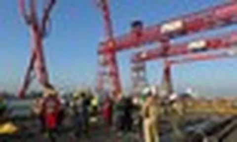 Tỷ phú Phạm Nhật Vượng đang cho triển khai siêu đường sắt 5,6 tỷ USD chưa từng có trong lịch sử: Gần 40 mũi thi công dọc theo 4 tỉnh thành, cần đúc 3.200 phiến dầm cho toàn tuyến