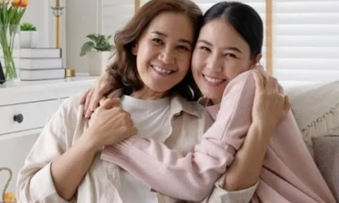 Về già, để gia đình yên ấm, con cái hiếu thảo, cha mẹ nên học cách "giả vờ" 3 điều này!