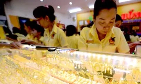 Giá vàng hôm nay 7-10: Vàng thế giới rục rịch tăng, SJC vẫn đi ngang