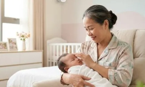 Lên thành phố trông cháu nội, tôi ngậm ngùi trở về quê vì chiếc camera phòng ngủ