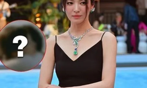 Song Hye Kyo tự đăng cảnh thân mật bên bạn trai tin đồn - thiếu gia tập đoàn đóng tàu lớn thứ 2 Hàn Quốc