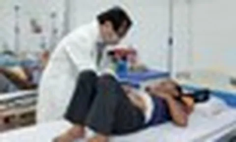 Bộ Y tế chỉ đạo xử lý vụ 18 người nhập viện sau ăn bánh mì ở Quảng Ngãi