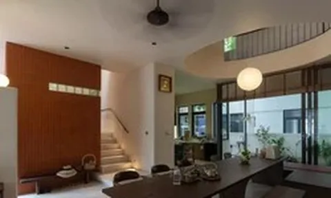 Cắt bớt sàn nhà, tạo khoảng thông tầng kết nối cả gia đình