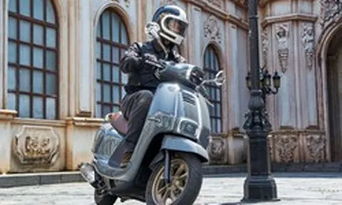 Xe tay ga mới của Suzuki: đẹp ngang ngửa Vespa mà giá chưa tới 40 triệu đồng