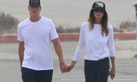 Siêu mẫu Cindy Crawford lần đầu lộ diện sau nỗi đau mất con trai