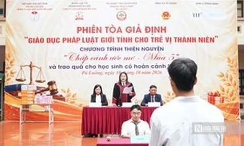 Đưa kiến thức pháp luật, tiếp sức học sinh vùng cao đến trường